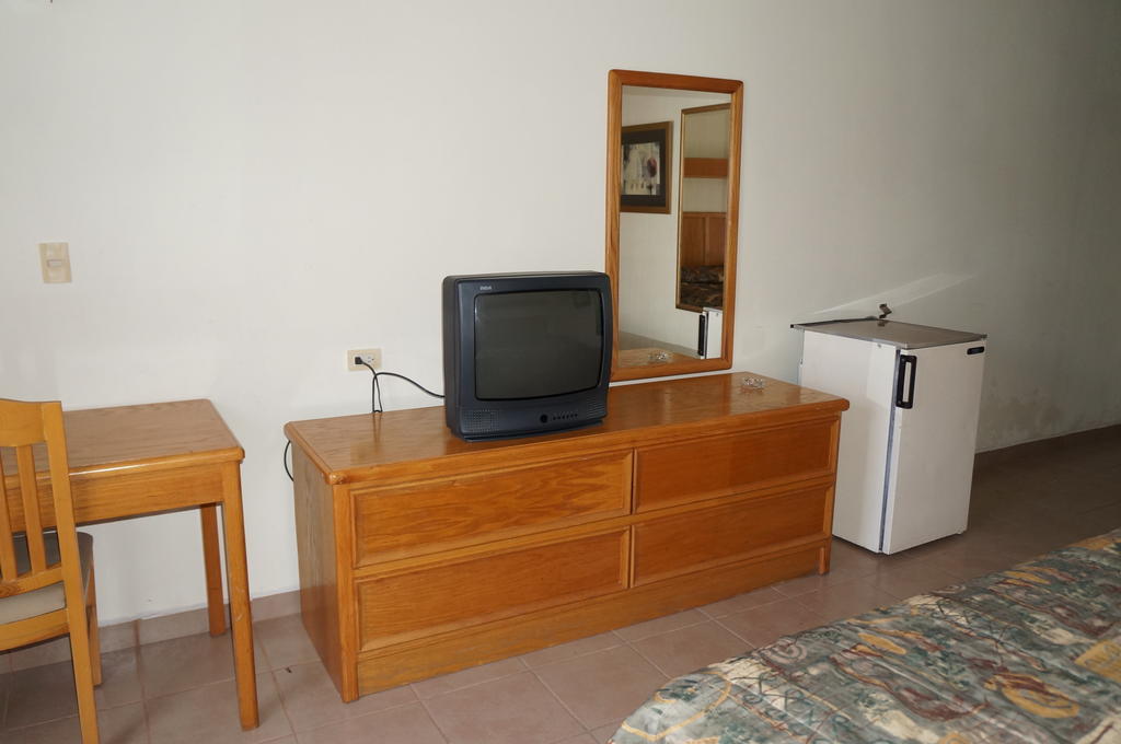 Maria Luisa Inn & Suites Juarez  Szoba fotó
